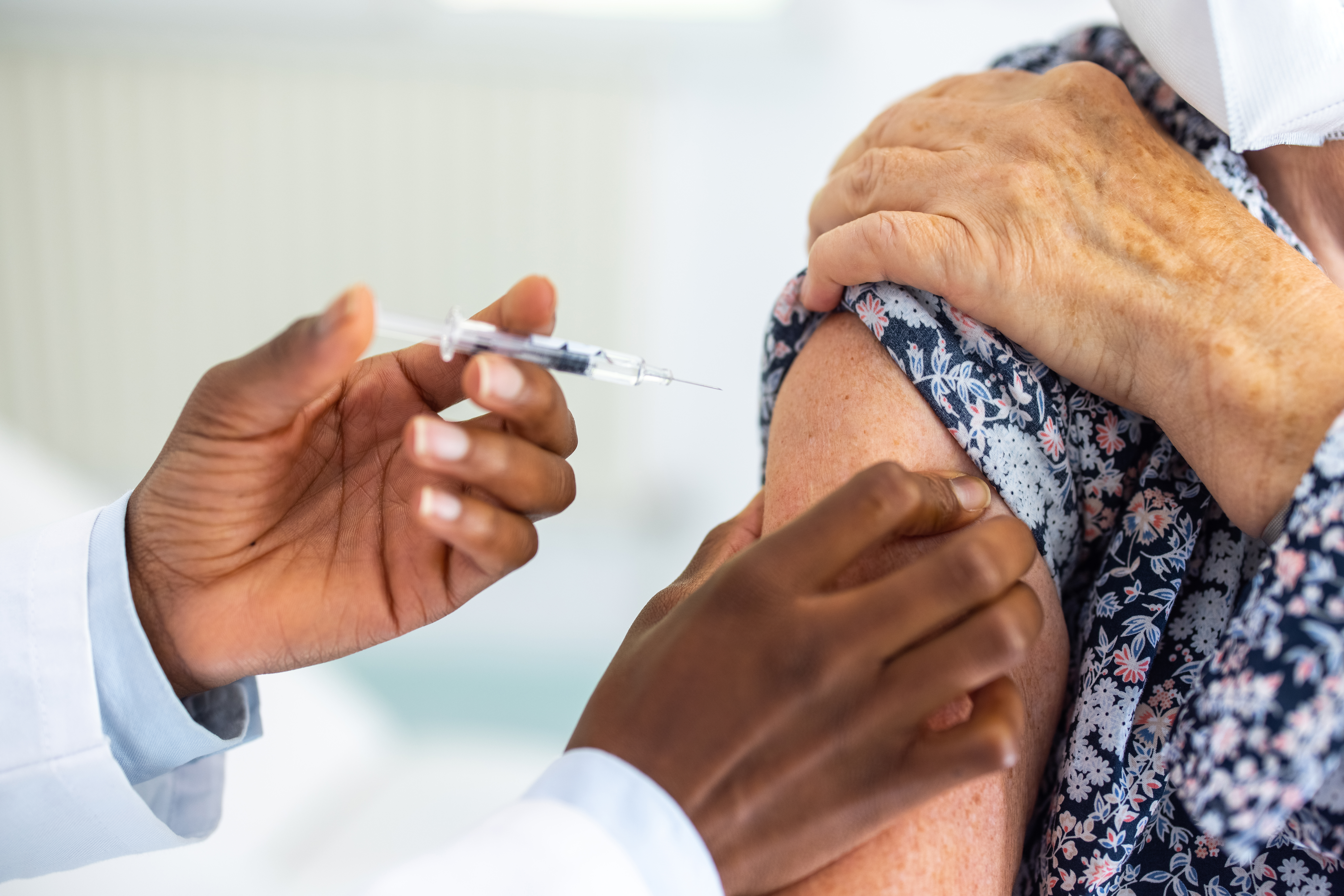 Dengue: vacina nacional de dose única começa a ser aplicada em três cidades do Brasil