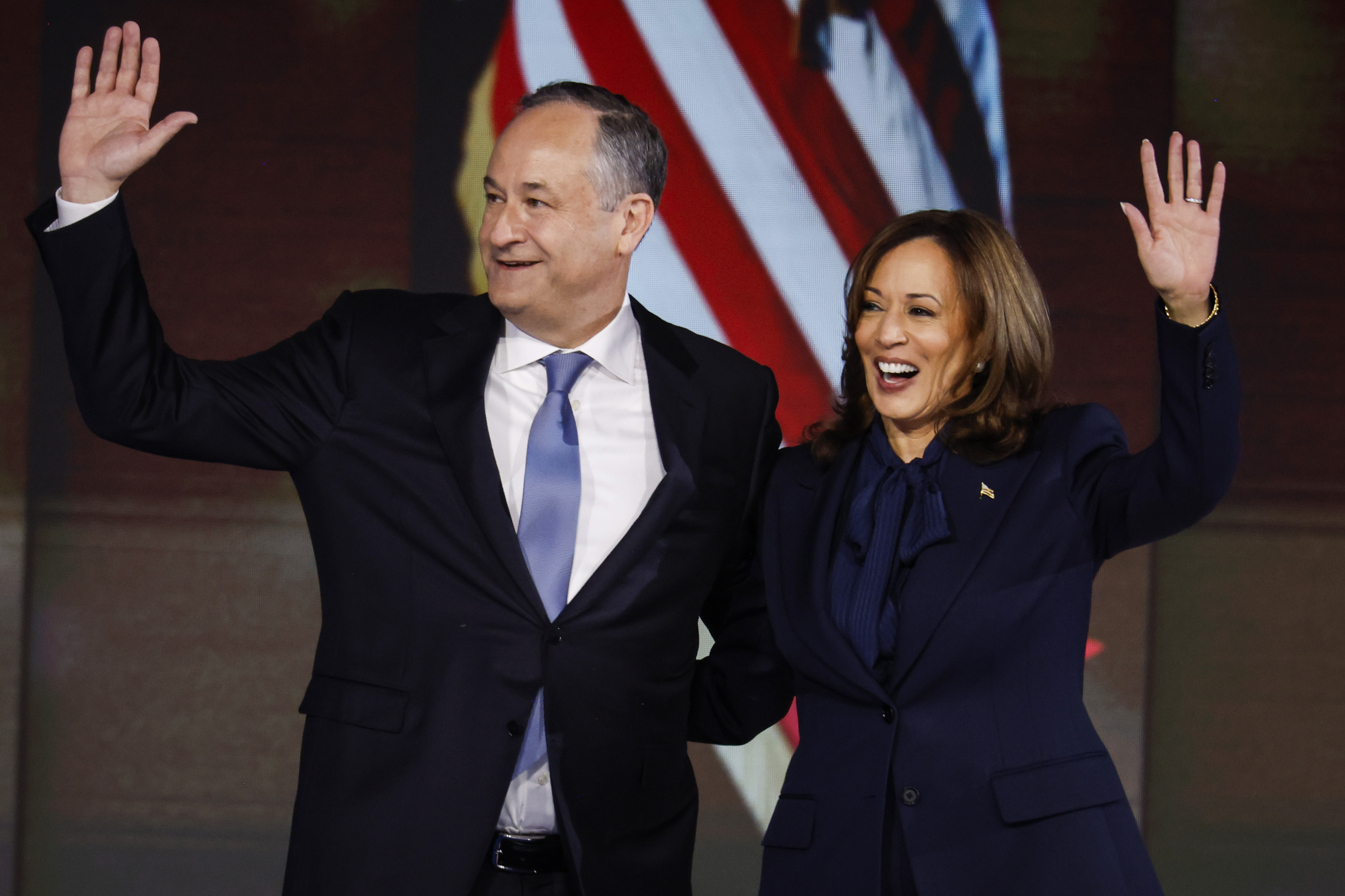 Trump demite marido de Kamala Harris do conselho do Museu do Holocausto