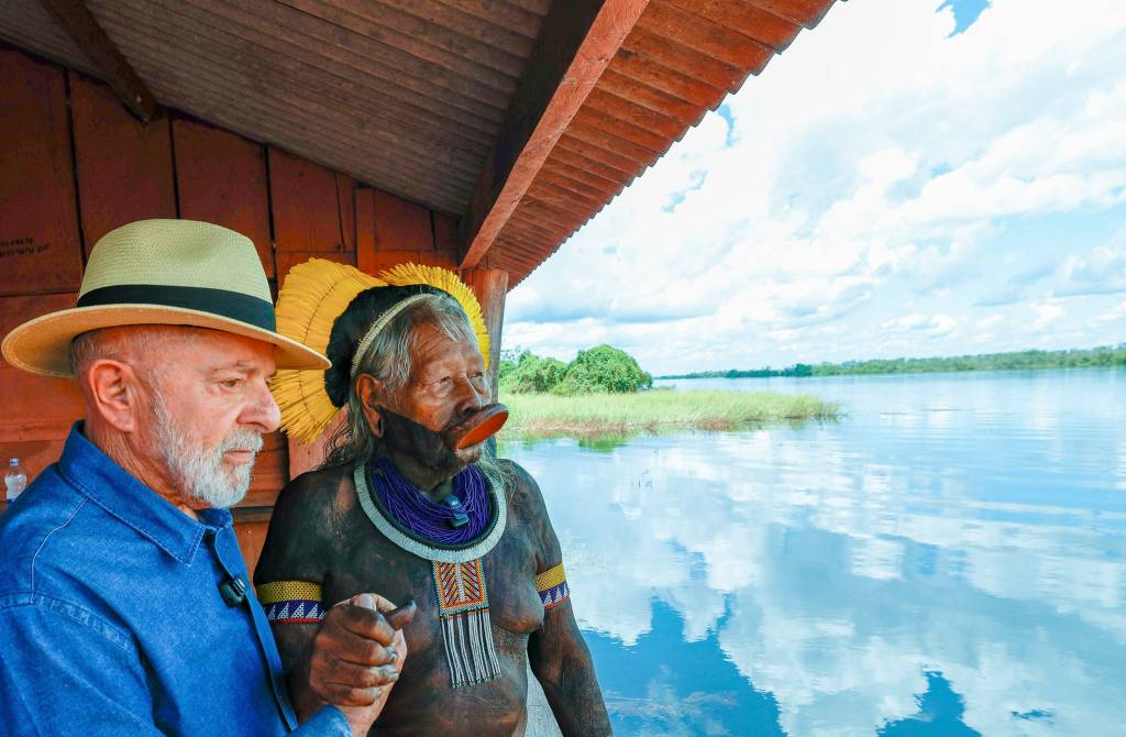 Após encontro de Lula com Raoni, governo prepara ofensiva no Xingu