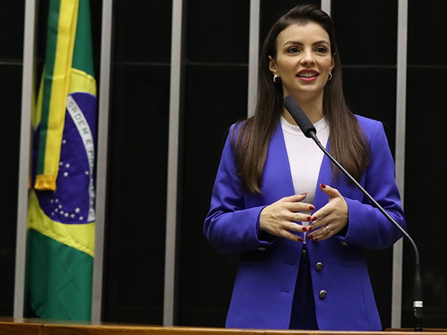 Deputada acusa ex-marido de violência doméstica e pede medida protetiva