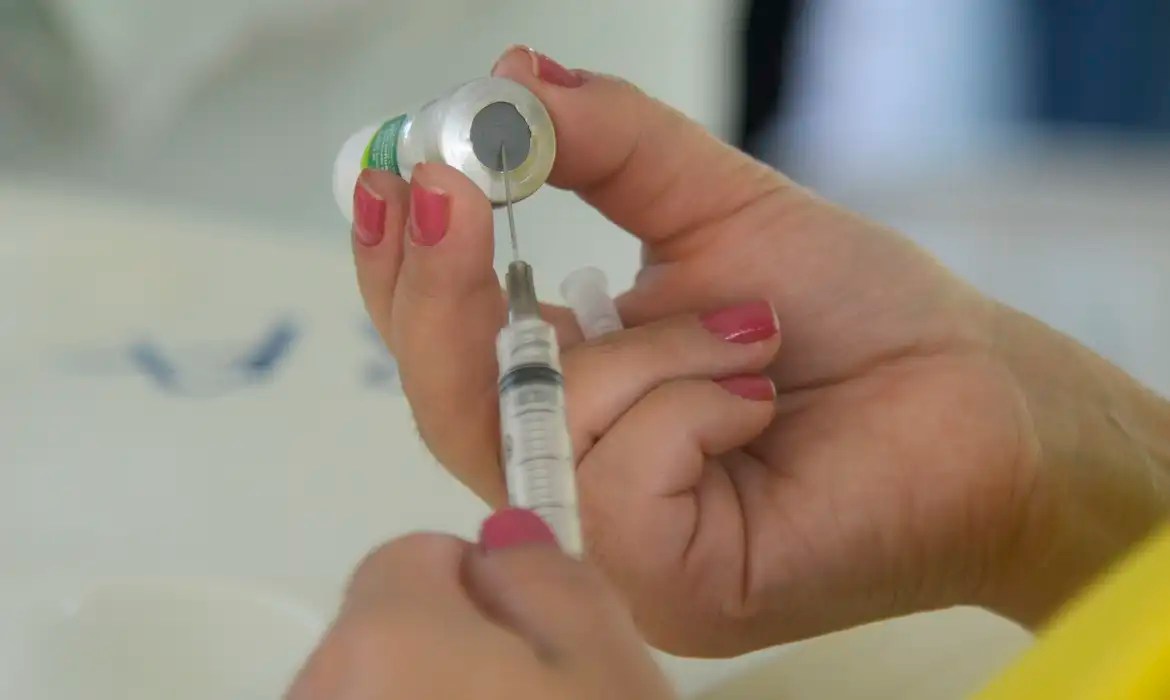 Vídeo: por que idosos que tomam a vacina da gripe vivem mais