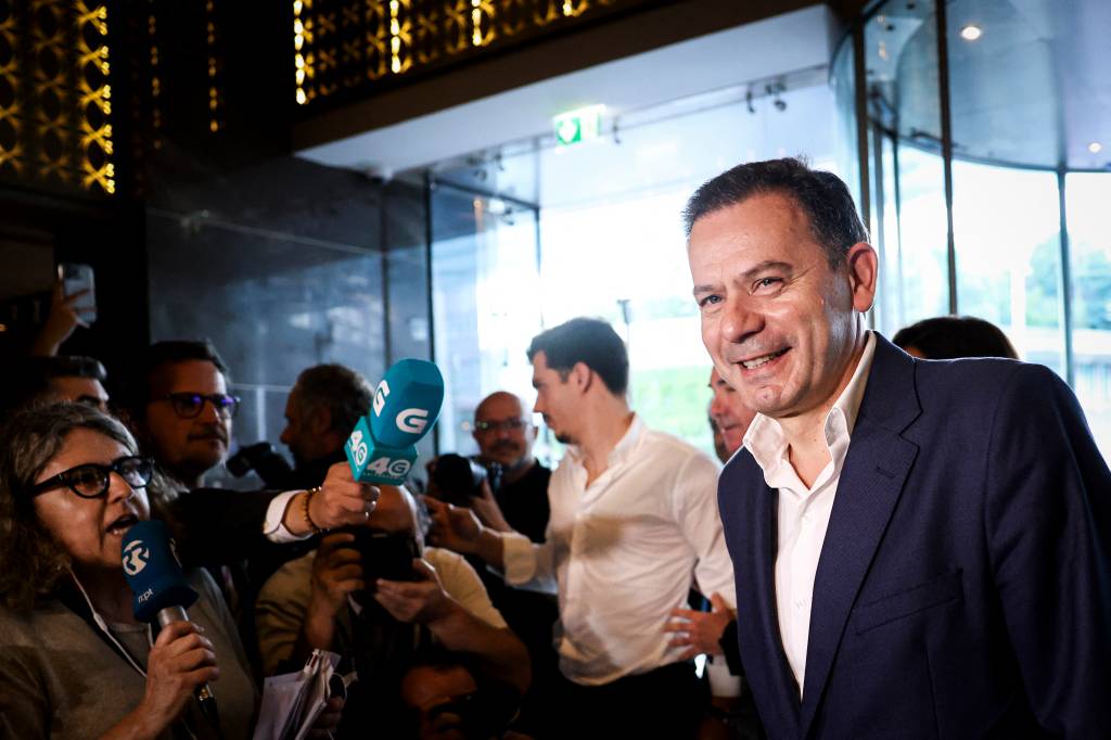 Centro-direita vence em Portugal, e primeiro-ministro será reconduzido ao cargo
