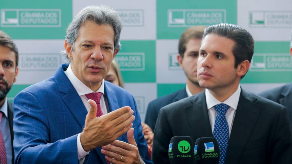 Isenção do IR: governo aposta em acordo fiscal e reunião decisiva na semana que vem