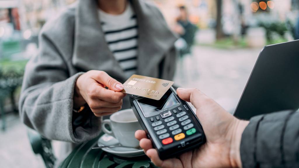 Recorde de endividados expõe fraturas no crescimento econômico do Brasil