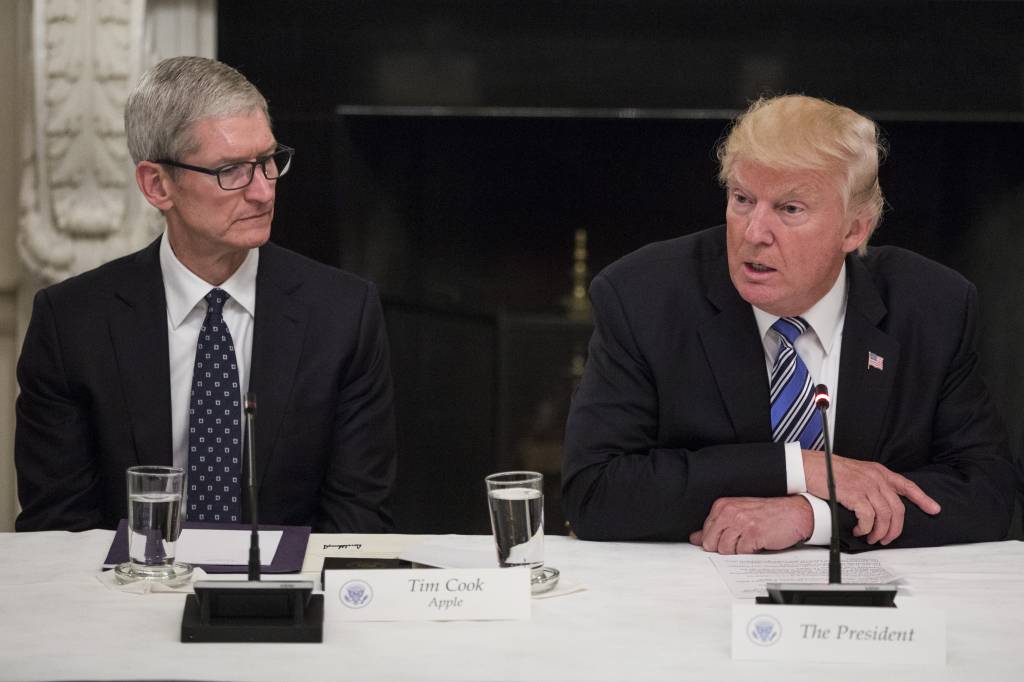 Trump ameaça Apple com tarifas de 25% se iPhone não for fabricado nos EUA 