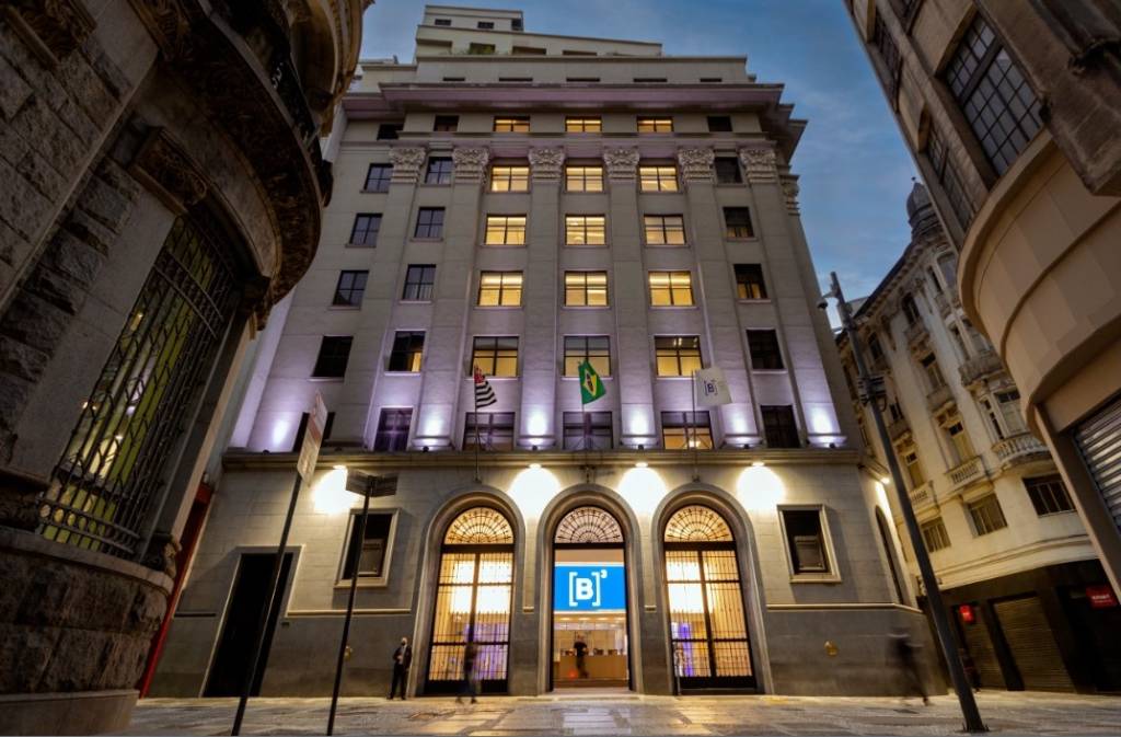 ‘Mercado’ debate efeitos da ‘supersemana’ e do tarifaço de Trump