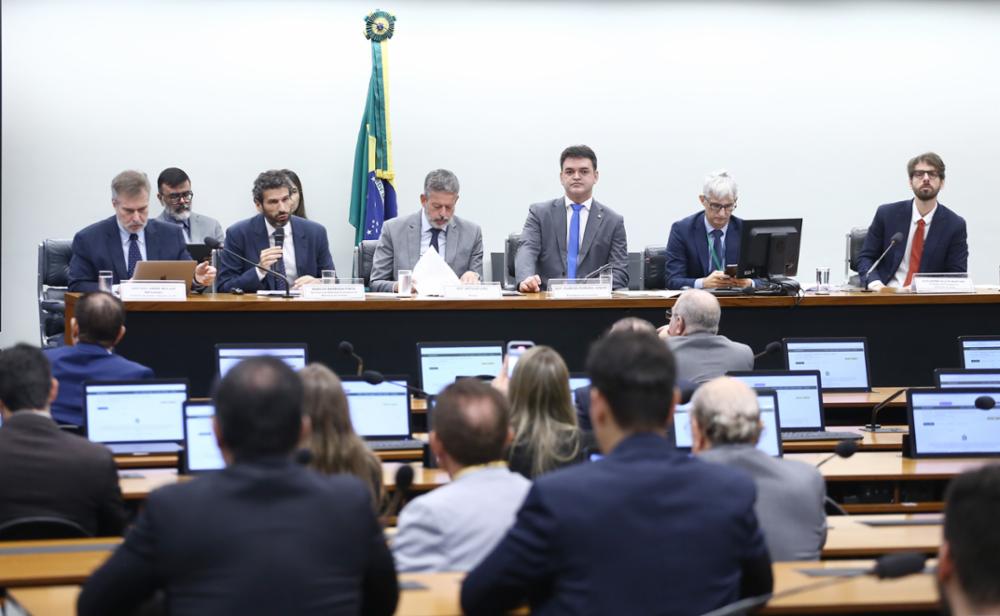Corrigir a defasagem de toda a tabela do IR custaria R$ 100 bi, diz governo