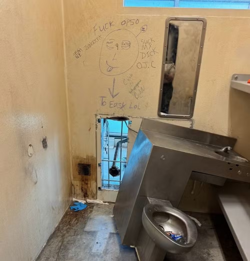 Cinco detentos seguem foragidos após fuga ‘cinematográfica’ nos EUA