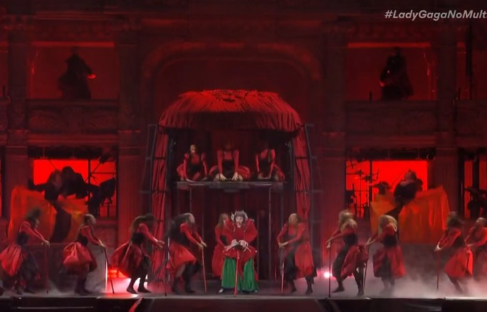 ‘Quase palavrão’: repórter do Multishow ousa em show de Lady Gaga
