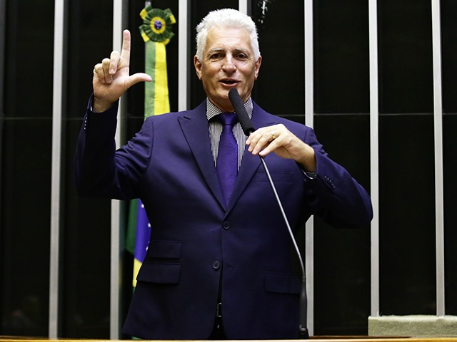 Deputado do PT tem 24 horas para se retratar por montagem com Bolsonaro e Vorcaro