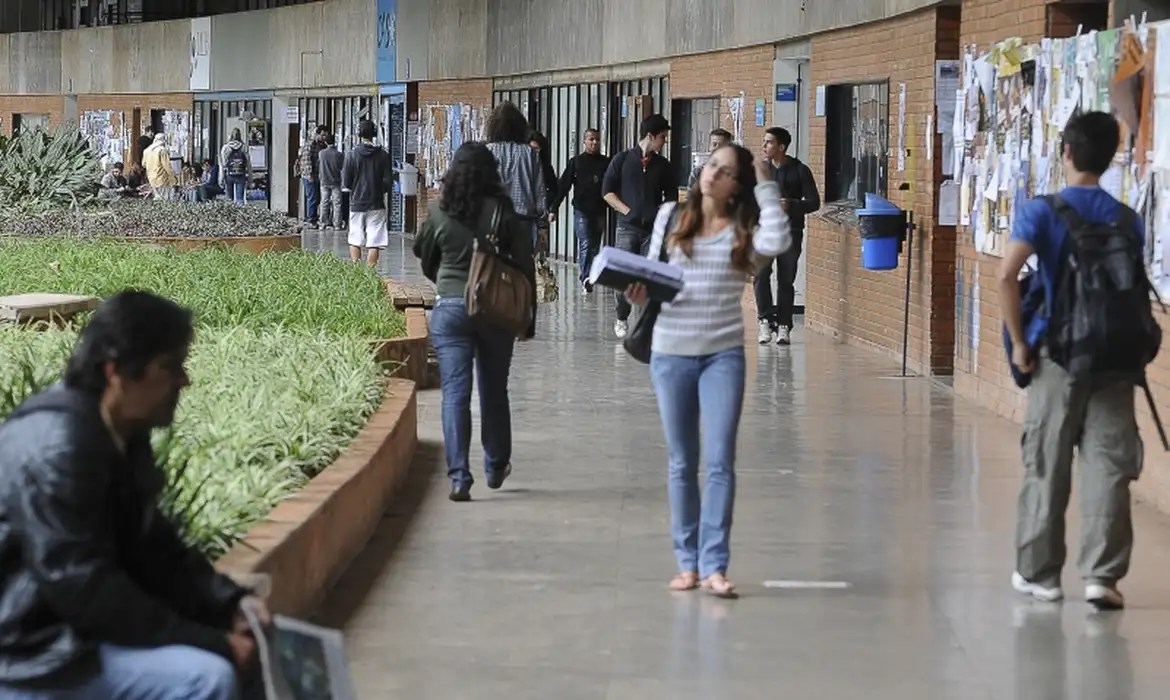 Pela primeira vez, Brasil tem mais alunos a distância que presenciais no ensino superior