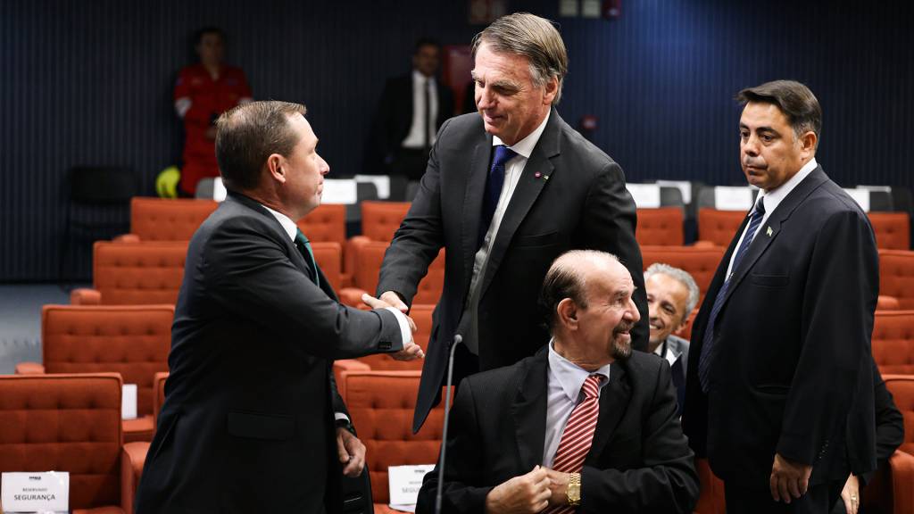 Provas obtidas por VEJA mostram que Mauro Cid mentiu no STF sobre mensagens