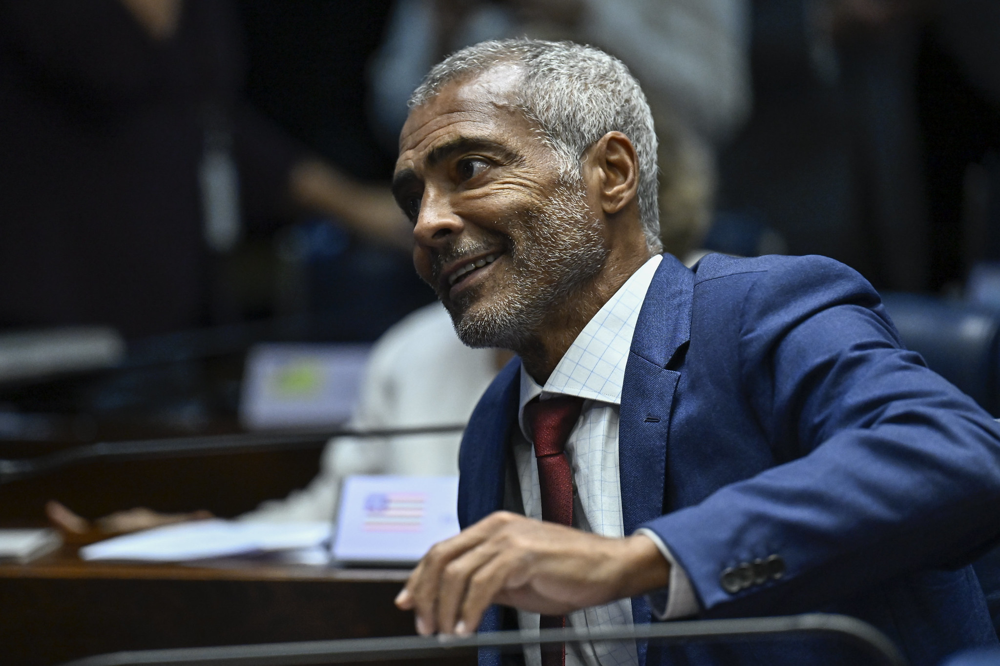 Saiba quem substituirá Romário no Senado durante o período de licença