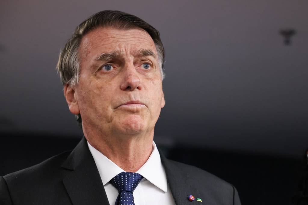 Por que Bolsonaro ficou sozinho no julgamento sobre as urnas