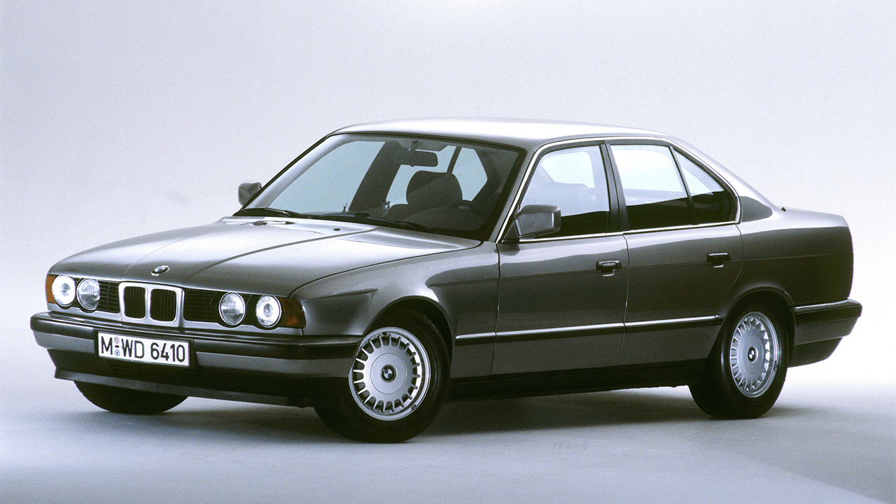 BMW 520i, primeiro modelo da montadora alemã importado ao Brasil em 1990