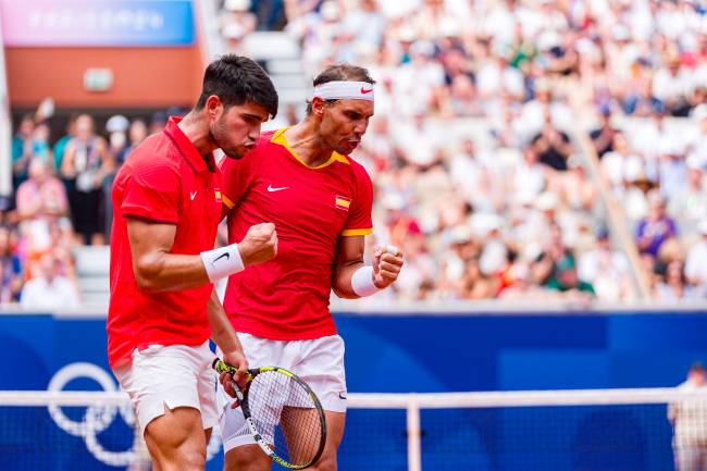 Tennis – Olympic Games Paris 2024: Day 4 PARIS, FRANCE - JULY 30: Carlos Alcaraz of Team Spain celebrates with partner Rafael Nadal of Team Spain against Tallon Griekspoor of Team Netherlands and Wesley Koolhof of Team Netherlands during the Men's Doubles second round match on day four of the Olympic Games Paris 2024 at Roland Garros on July 30, 2024 in Paris, France (Photo by Andy Cheung/Getty Images)