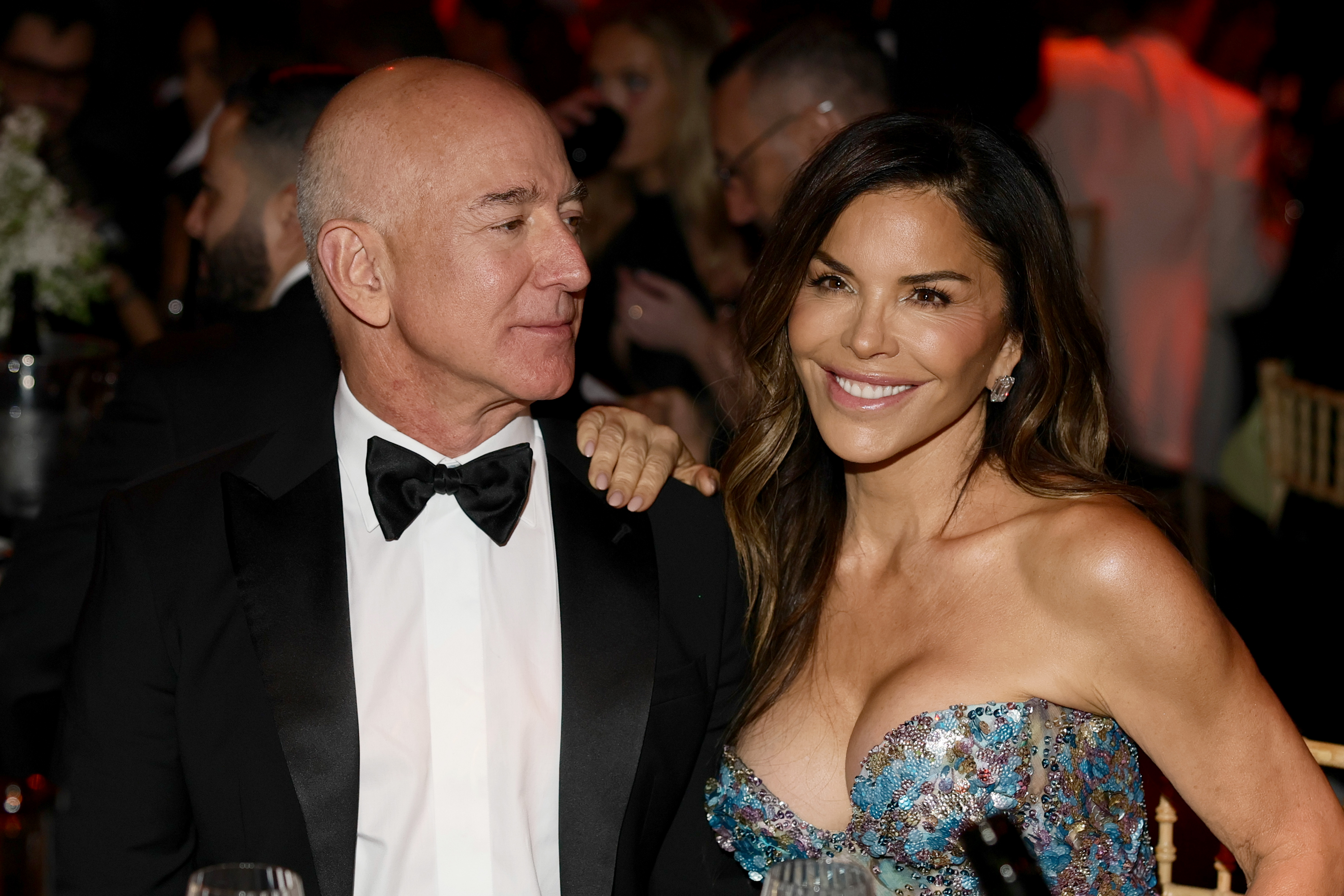Com Elon Musk em refluxo, Jeff Bezos se tornou o bilionário a ser odiado