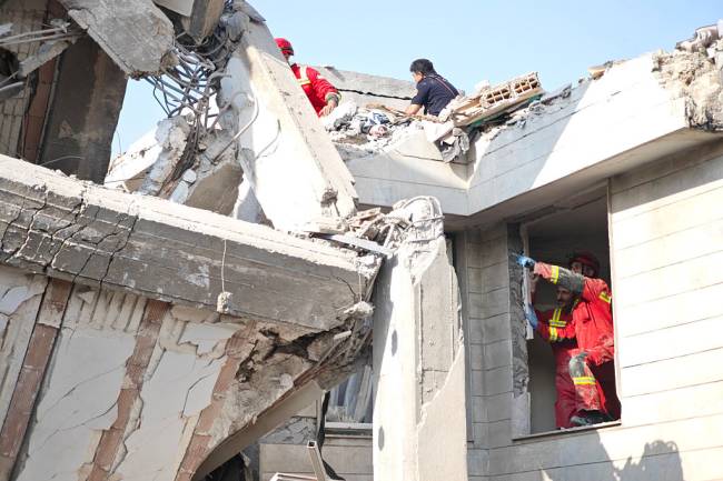 Israel Launches Strikes Against Iran TEHRAN, IRAN - JUNE 13: Damage to buildings following Israeli airstrikes on June 13, 2025 in Tehran, Iran. Iran's three top military generals were killed in the attacks that also targeted nuclear and military facilities, according to published reports. Israel described the strikes as preemptive to keep Iran from obtaining nuclear weapons, the reports said. (Photo by Majid Saeedi/Getty Images)