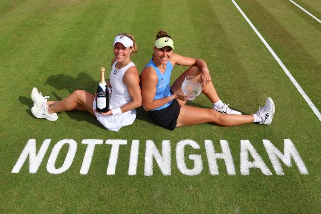 Bia Haddad Maia NOTTINGHAM, ENGLAND - JUNE 22: Laura Siegemund of Germany and Beatriz Haddad Maia of Brazil celebrate with their trophies after victory against Ena Shibahara of Japan and Anna Danilina of Kazakhstan during the Women's Doubles Final match on day seven of the Lexus Nottingham Open at the Lexus Nottingham Tennis Centre on June 22, 2025 in Nottingham, England. (Photo by Nathan Stirk/Getty Images for LTA)