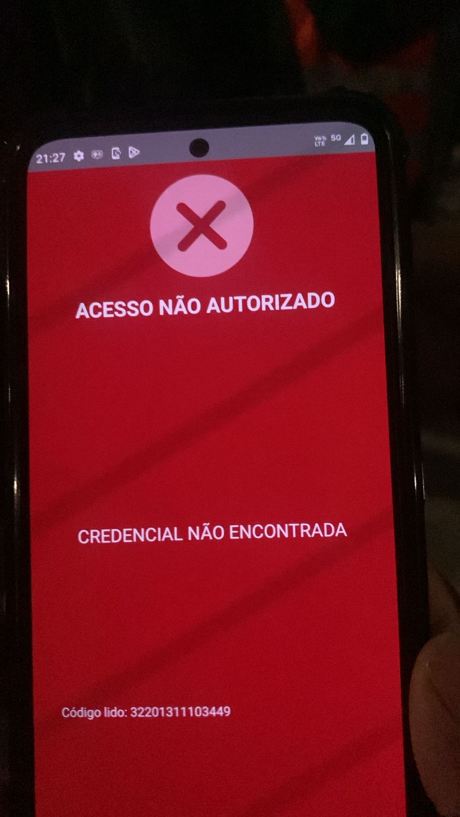 Torcedores ficam de fora do jogo do Brasil por apresentarem ingressos falsos