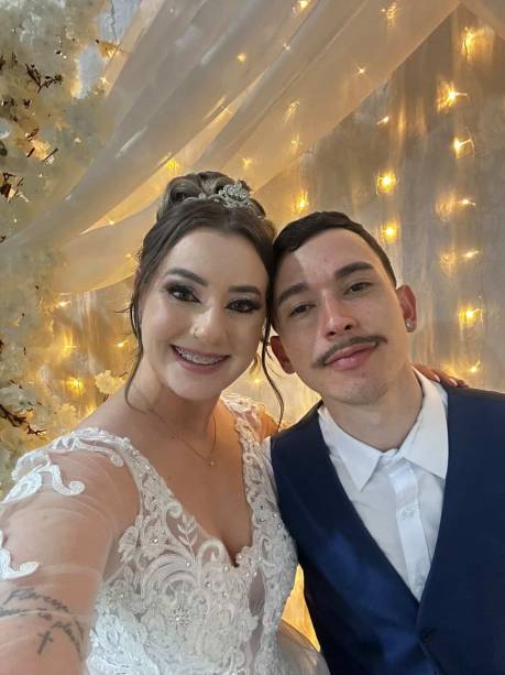Gustavo e Pâmela no dia do casamento deles