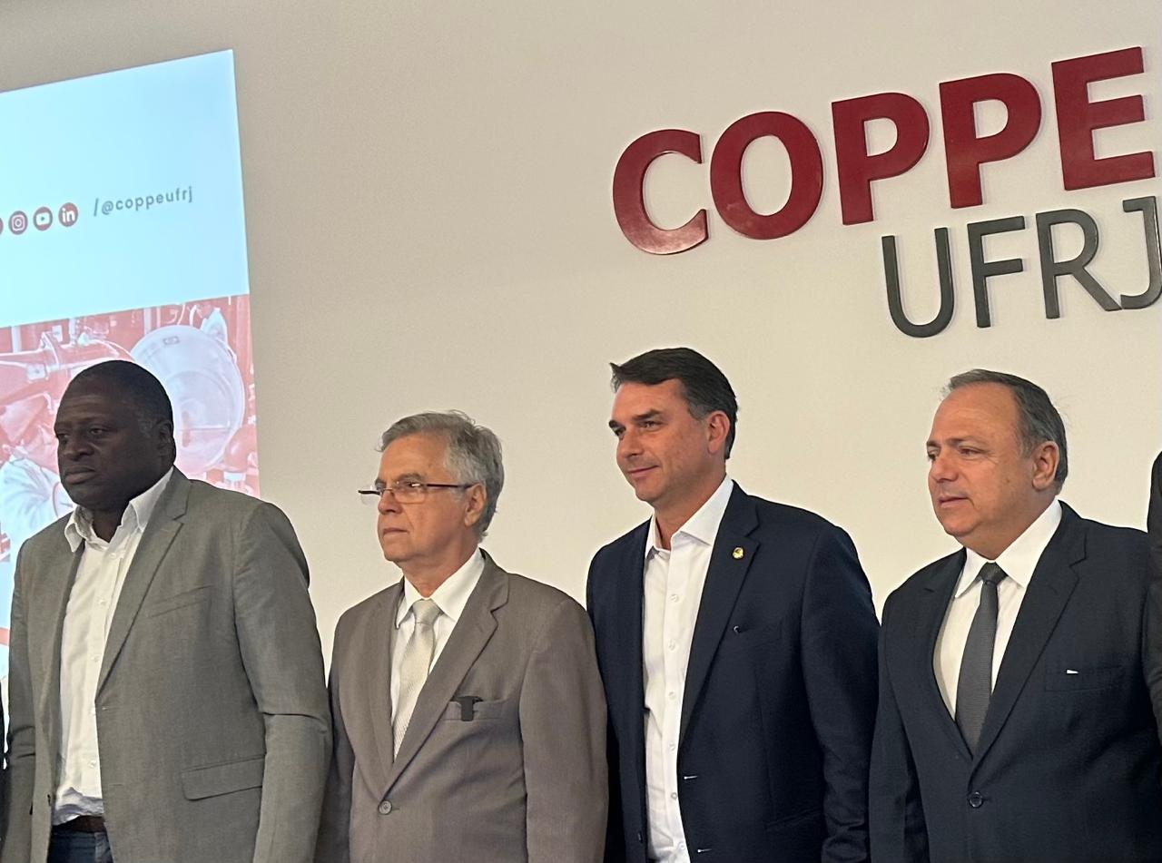 O evento sobre a Linha 3 do Metrô que reuniu Flávio Bolsonaro e parlamentares da direita na UFRJ