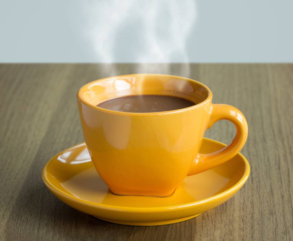 Café puro, com leite ou adoçante? O melhor jeito de tomar para ter uma vida longa