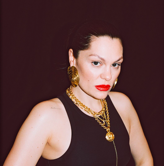 Jessie J abre o jogo sobre diagnóstico de câncer de mama