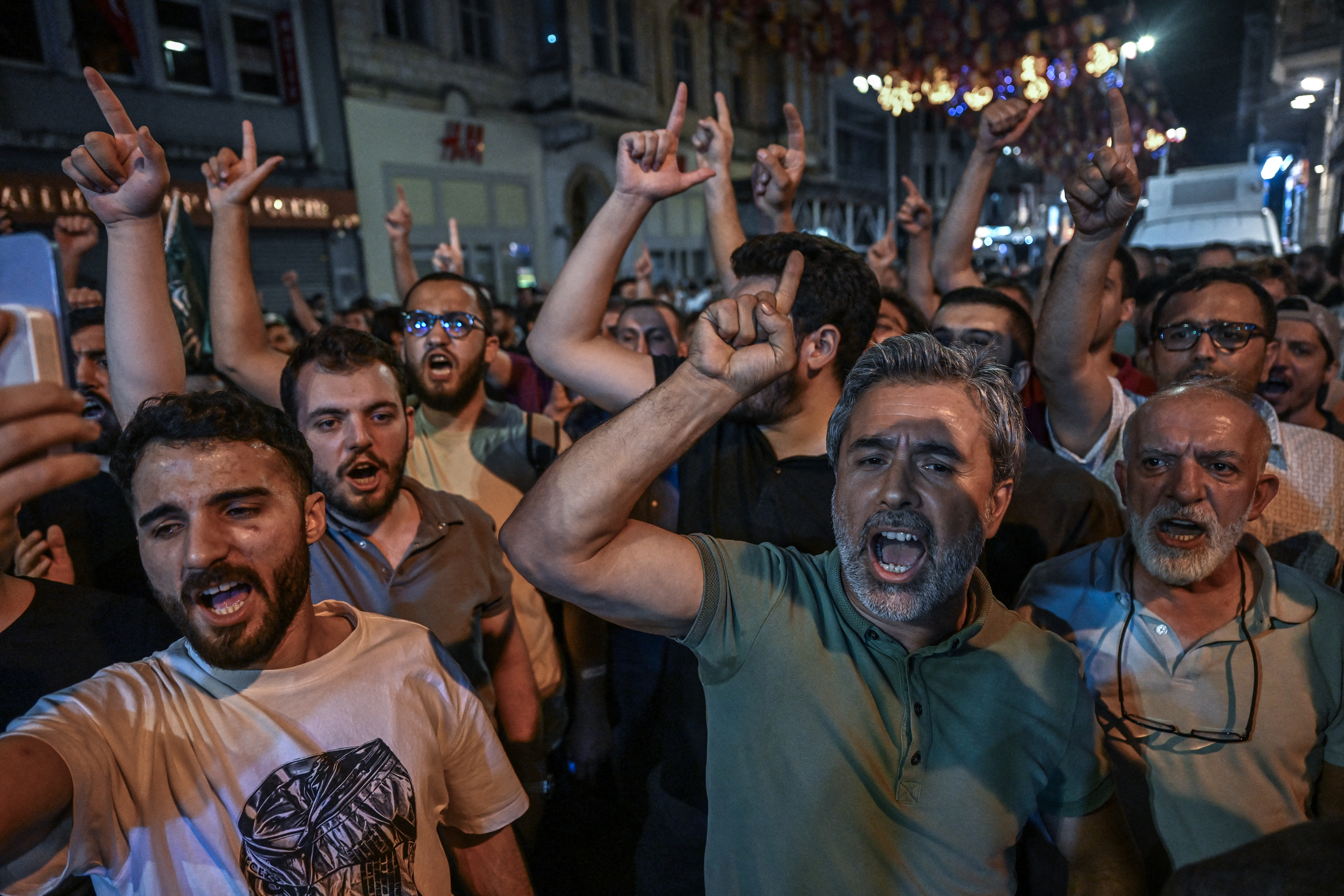 Charge do profeta Maomé acende protestos na Turquia; quatro cartunistas são presos