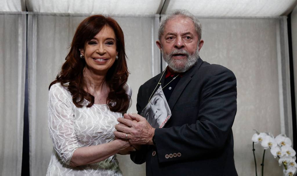 Lula visita Cristina Kirchner em prisão domiciliar após cúpula do Mercosul