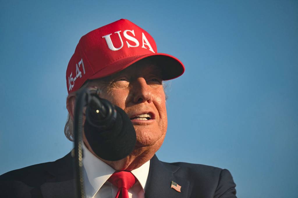 Trump anuncia tarifas de 30% sobre México e União Europeia