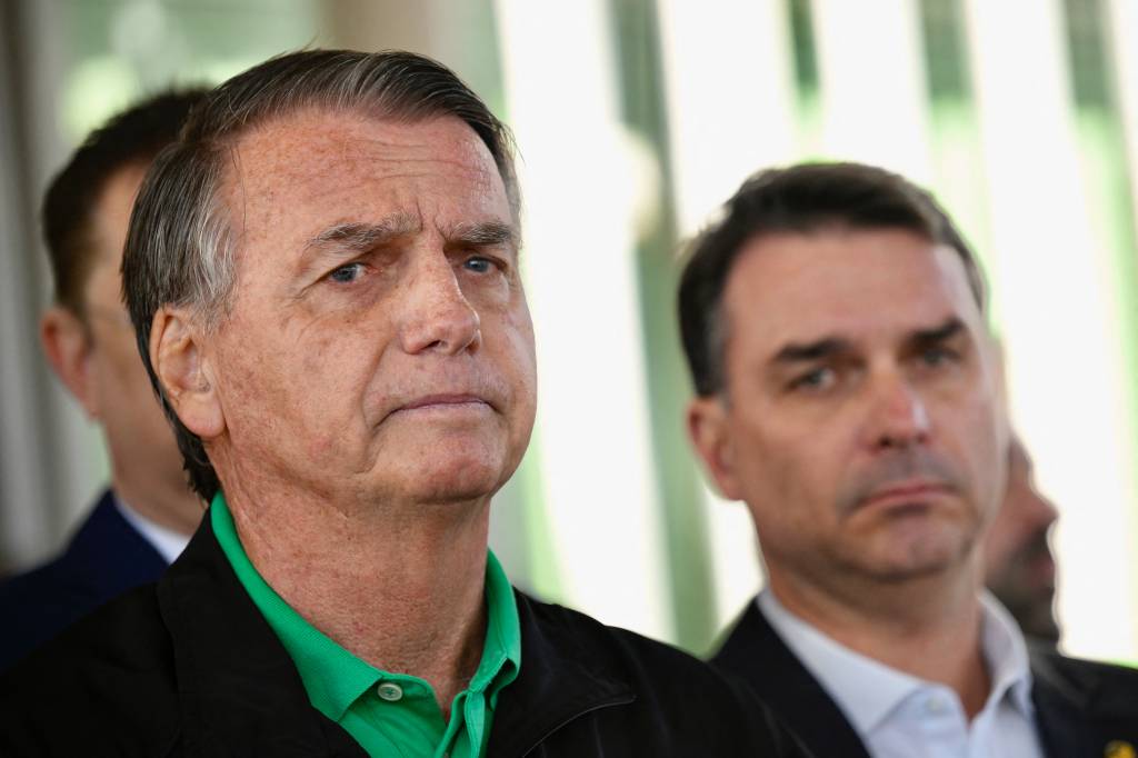 O ‘plano de fuga’ de Bolsonaro para a Argentina e o novo ECA digital