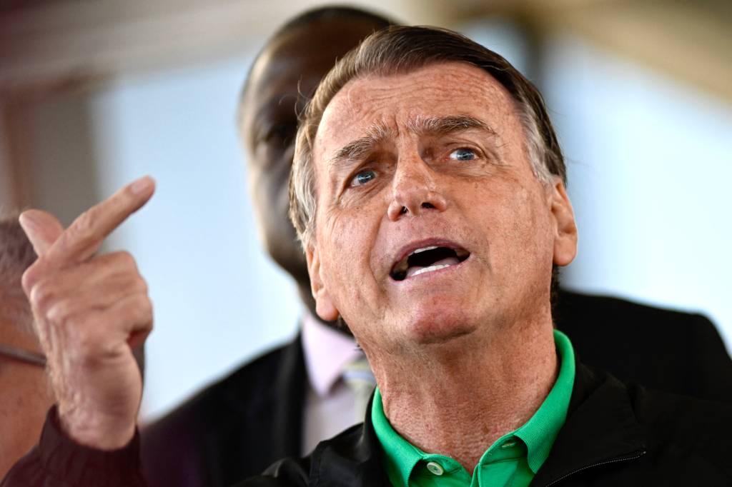 Moraes diz que Jair Bolsonaro pode dar entrevistas e fazer discursos