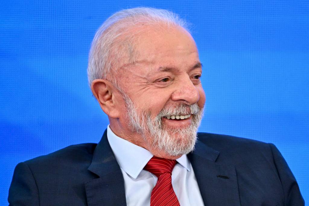 Governo calcula impacto do tarifaço no mercado e aprovação de Lula sobe