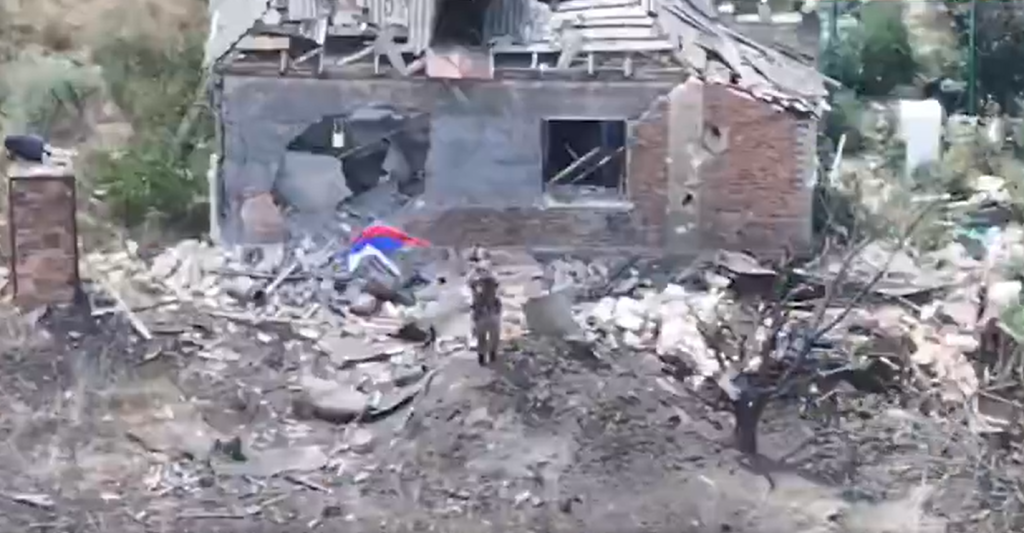 Vídeo: Rússia diz ter capturado cidade estratégica na Ucrânia e hasteia bandeiras