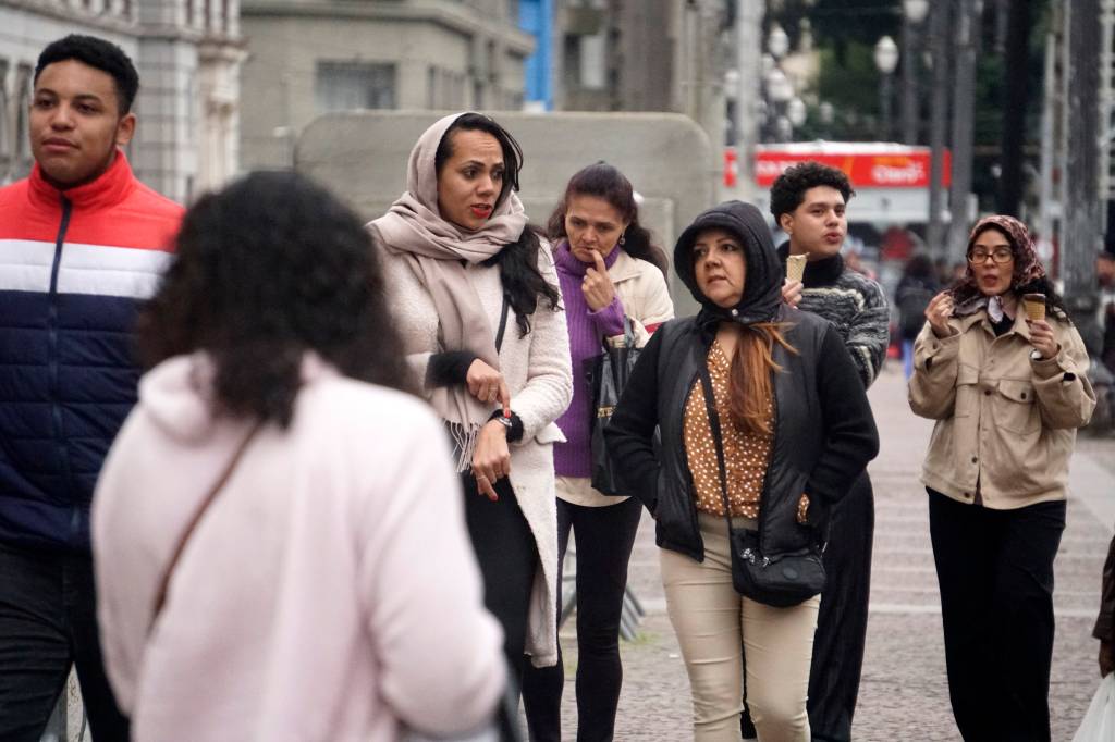 Frio com chuvas isoladas nesta sexta-feira, 25: saiba a previsão para dez capitais