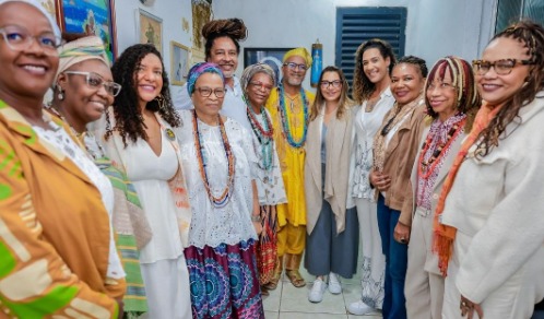Um dia depois de ir a terreiro, Janja encontra evangélicas em culto