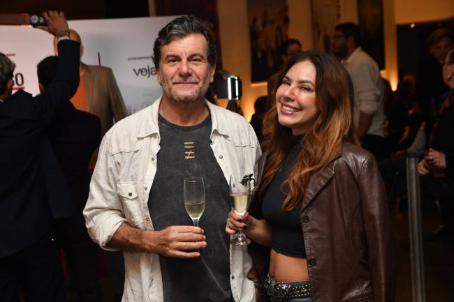 Roberto Birindelli e Ale Cirino Ator Roberto Birindelli e arquiteta Ale Cirino no lançamento do documentário de Veja sobre caso Henry Borel