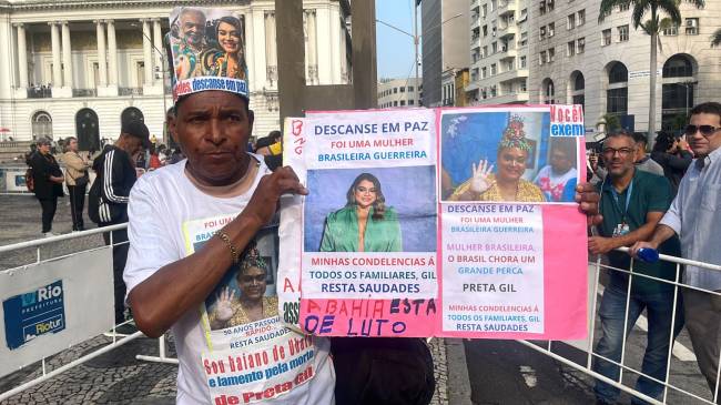 Fã de Preta Gil Antônio da Paz, na fila do Theatro Municipal para velório de Preta Gil