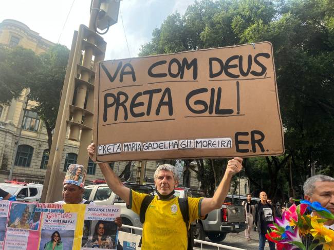 Fã Preta Gil Fã de Preta Gil na porta do Theatro Municipal, no Rio