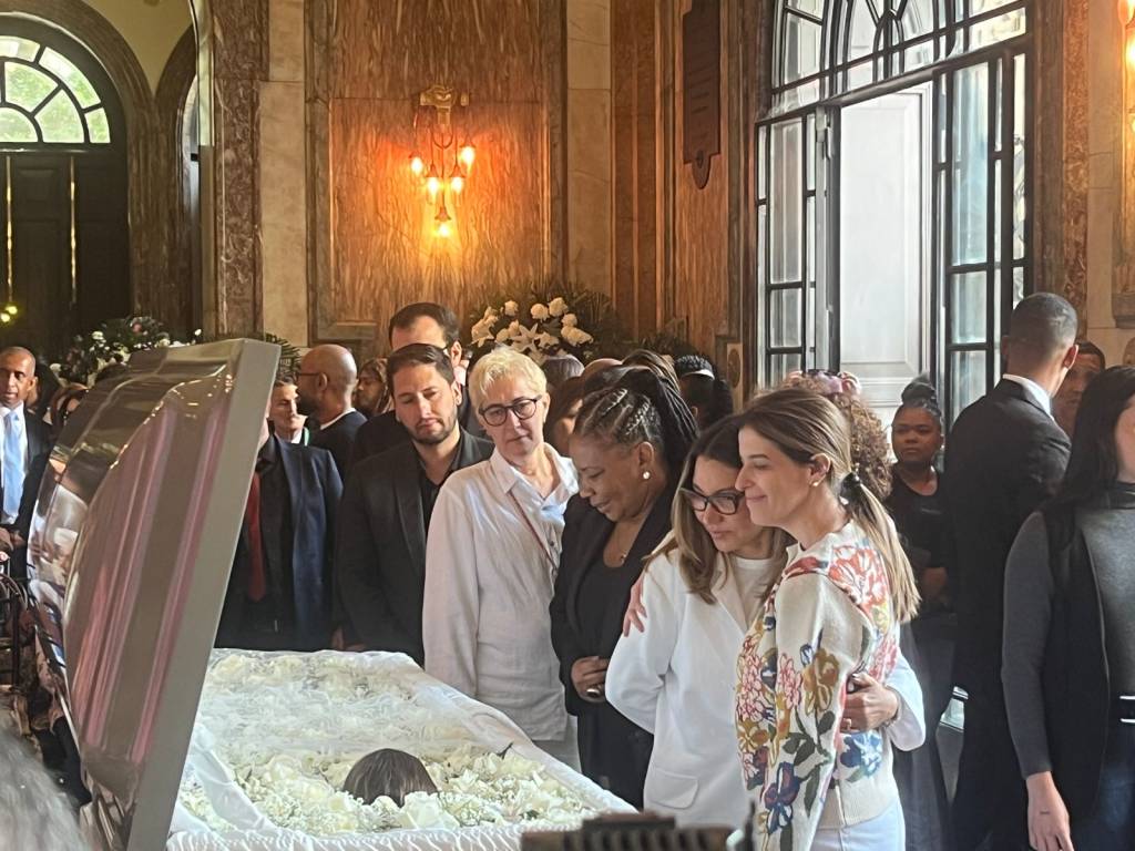 A emoção de Janja ao chegar a velório de Preta Gil