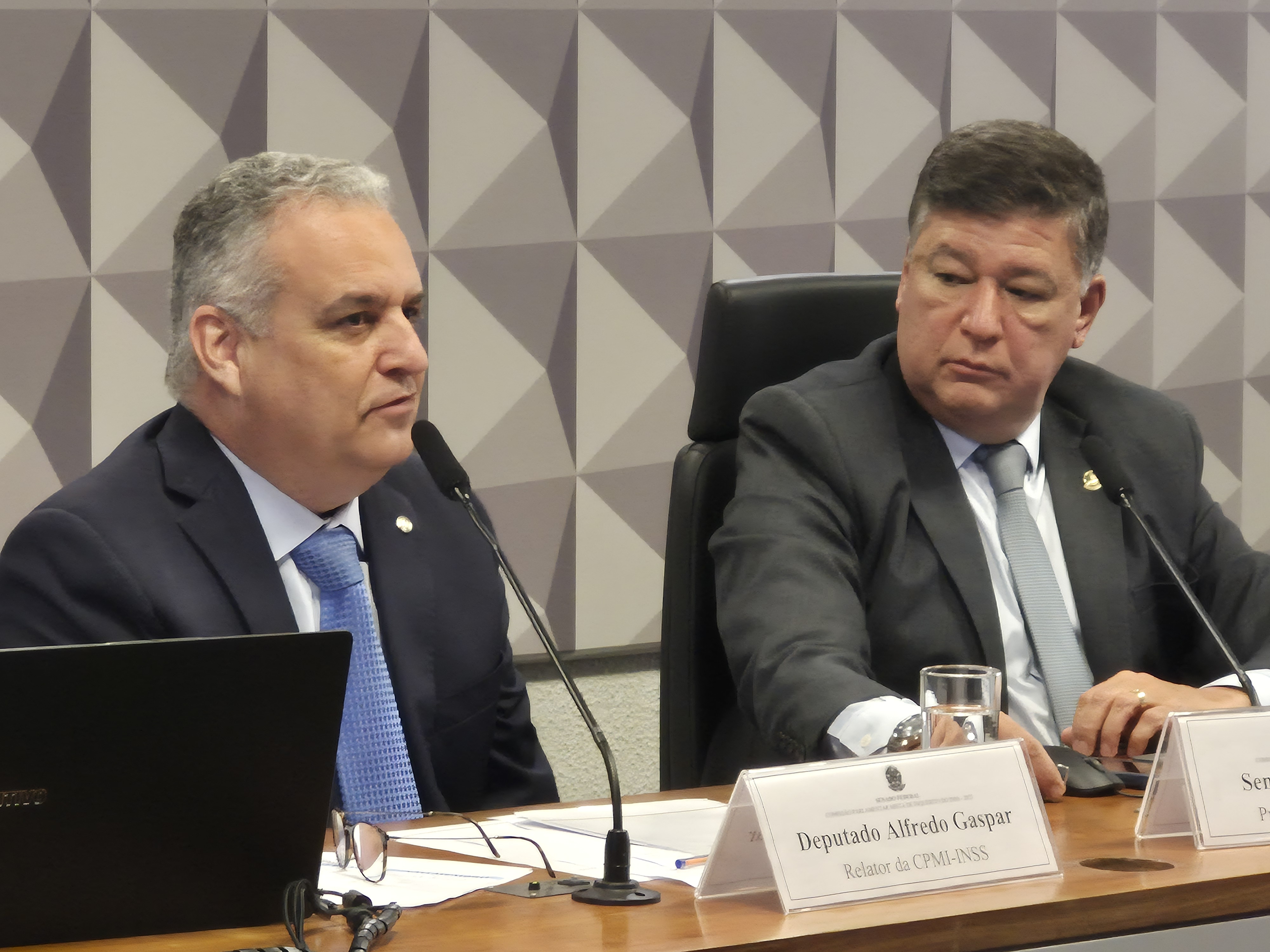 Governo Lula dorme no ponto e amarga três derrotas no Congresso