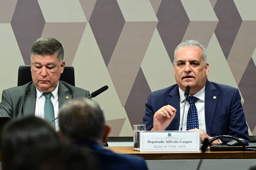 ‘Não vou permitir palanque político’, diz presidente da CPMI do INSS