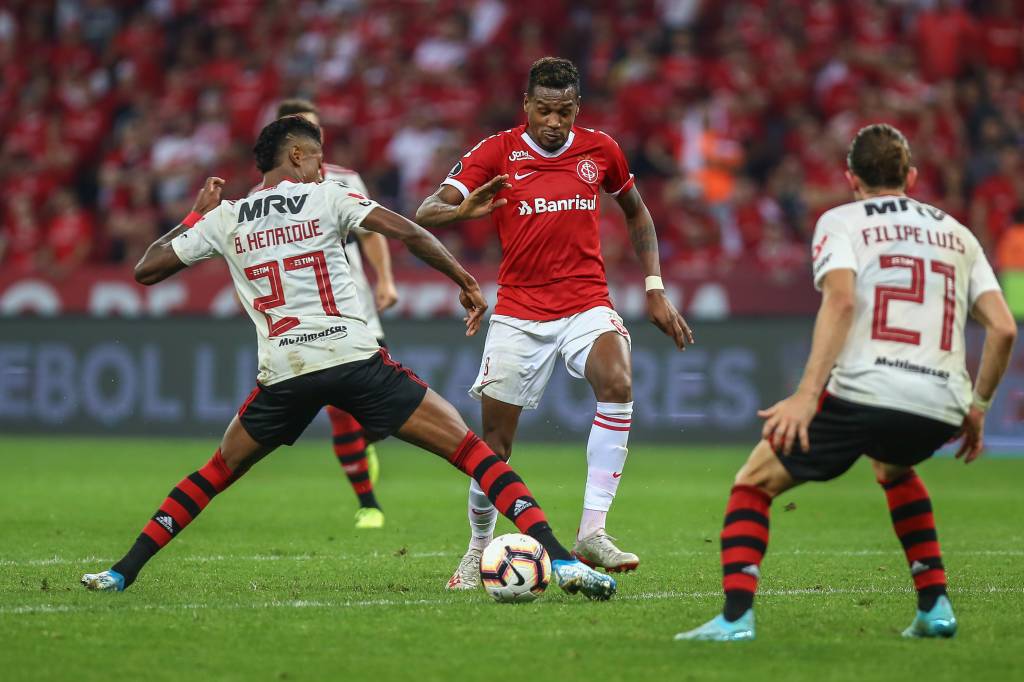 Quem venceu mais vezes nos confrontos mata-matas entre Flamengo e Inter?