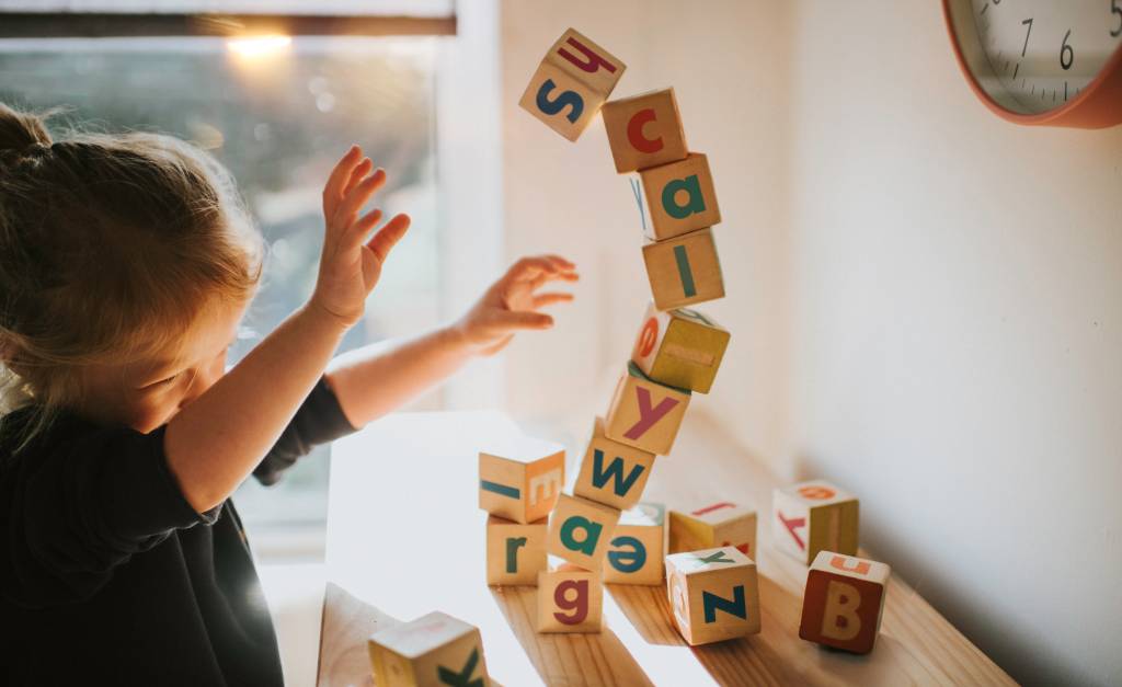 ABCW ou abecedário? Entenda a confusão que virou viral e aprenda o certo