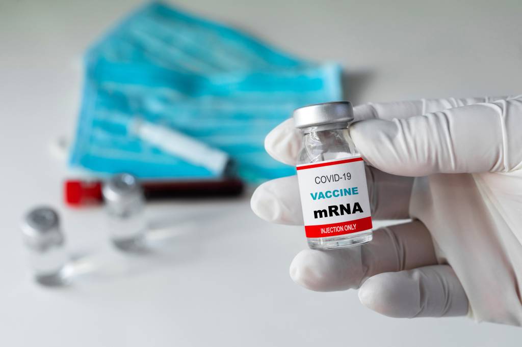 Com anti-vacina na Saúde, EUA cortam financiamento de imunizantes de RNA mensageiro