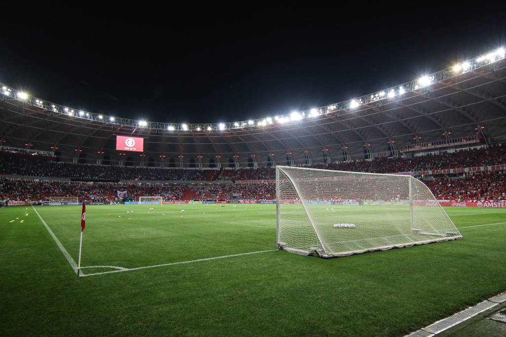 Internacional x Flamengo pela Libertadores: onde assistir, horário e escalações