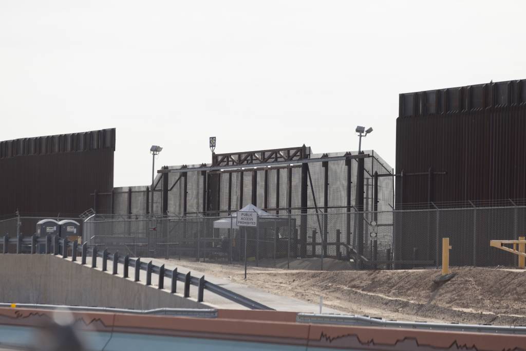 EUA vão pintar de preto muro na fronteira com México: ‘Mais quente e difícil de escalar’