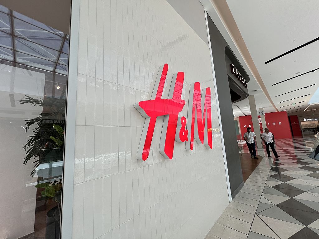 H&M inaugura sua primeira loja no Brasil e acirra disputa na moda nacional