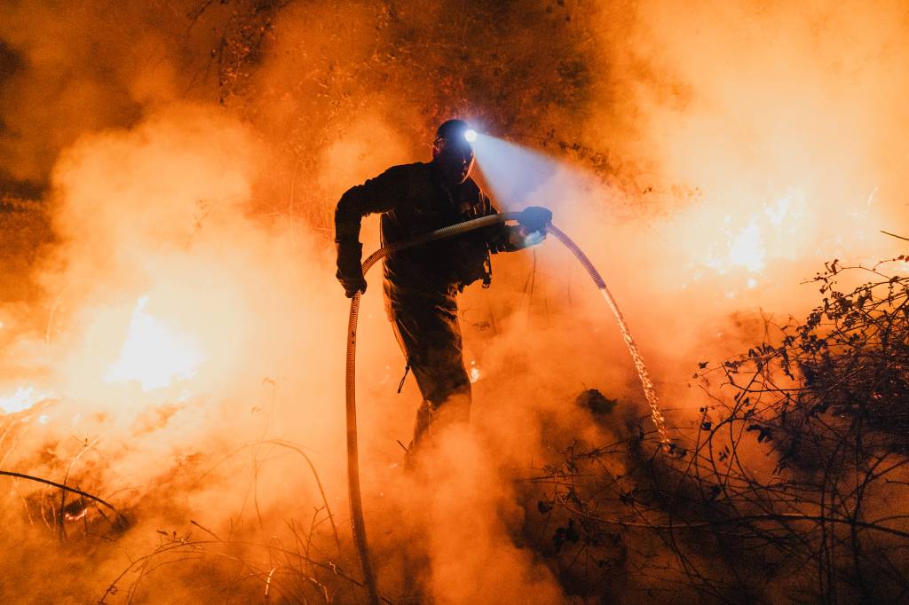 Sánchez pede pacto climático nacional enquanto incêndios devastam a Espanha e Portugal